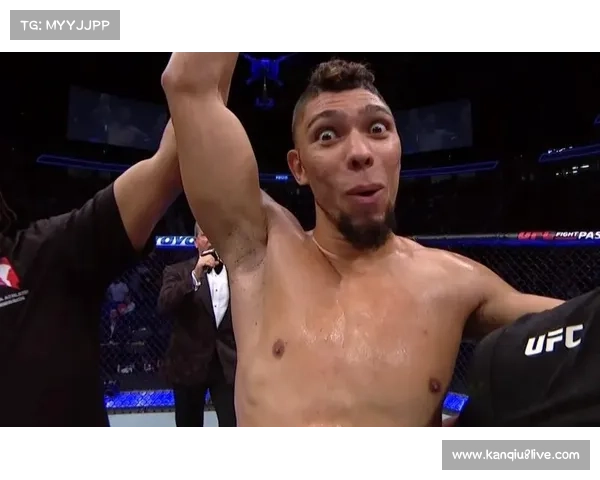 强尼·沃克式庆祝再现？阿谢夫险胜后空翻失误引全球格斗圈热议。