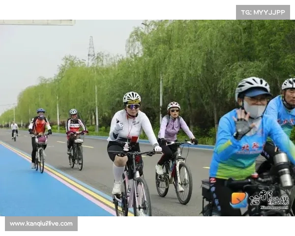 城市骑行活动周末举行，倡导健康生活